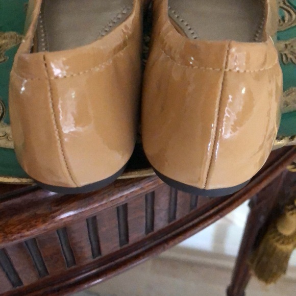 Adrienne Vittadini Tan flat Peep-Toe Shoes - Picture 7 of 8